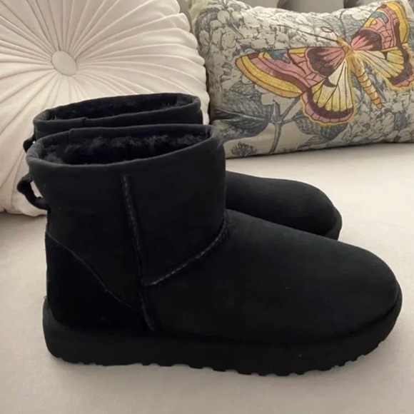 Ugg Classic mini boots size 6 - Picture 2 of 7